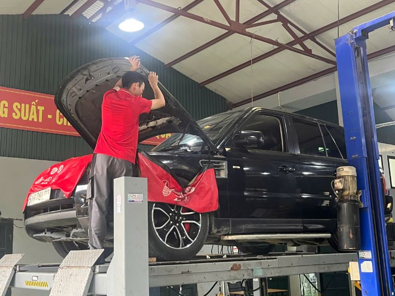 Bảo dưỡng xe ô tô chuẩn kỹ thuật & bảng giá mới nhất 2025 2 Xe đi 10.000km nên bảo dưỡng giúp xe vận hành êm ái
