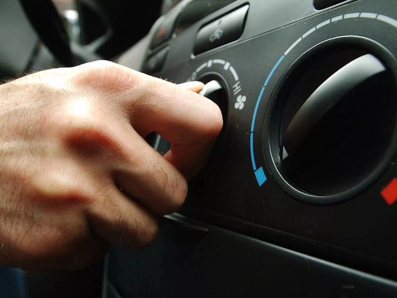 7 bước vệ sinh dàn lạnh ô tô tại nhà đơn giản và hiệu quả 7 Bật quạt gió để thổi sạch cặn bẩn