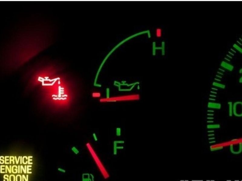 Nhớt 10W40 phù hợp với xe gì? So sánh nhớt 10W40 và 10W30 11 Đèn báo dầu sáng
