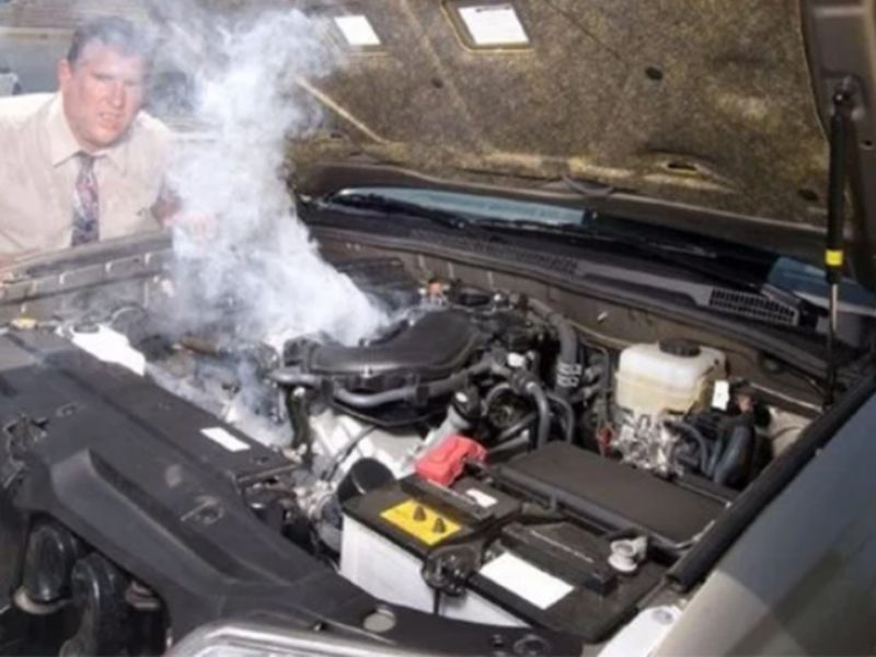 Quy trình vệ sinh két nước ô tô đúng cách, đơn giản với 4 bước 6 Động cơ có thể bị bó máy do ma sát tăng cao và thiếu bôi trơn vì quá nhiệt