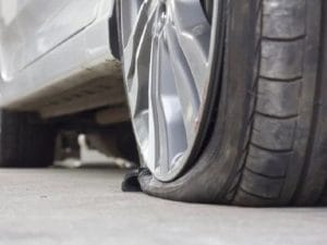 Lốp xe ô tô đi bao nhiêu km thì thay