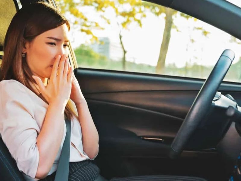 7 bước vệ sinh dàn lạnh ô tô tại nhà đơn giản và hiệu quả 3 Không gian xe xuất hiện mùi hôi mỗi lần khởi động điều hòa