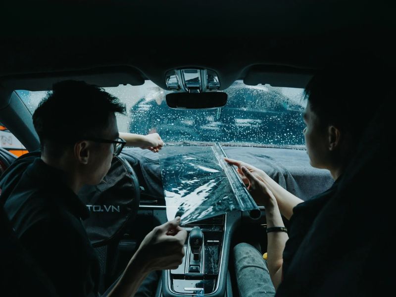 Có nên dán phim cách nhiệt ô tô? Những lý do bạn cần biết 3 Răng tính riêng tư cho hành khách