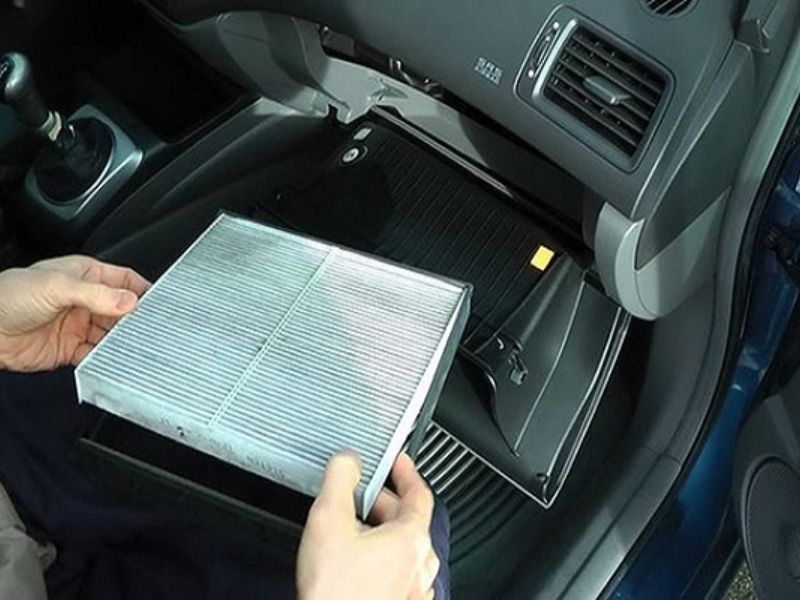 7 bước vệ sinh dàn lạnh ô tô tại nhà đơn giản và hiệu quả 5 Tháo lọc cabin ô tô