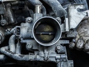 Vệ sinh họng ga ô tô