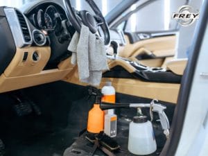 Vệ sinh nội thất ô tô