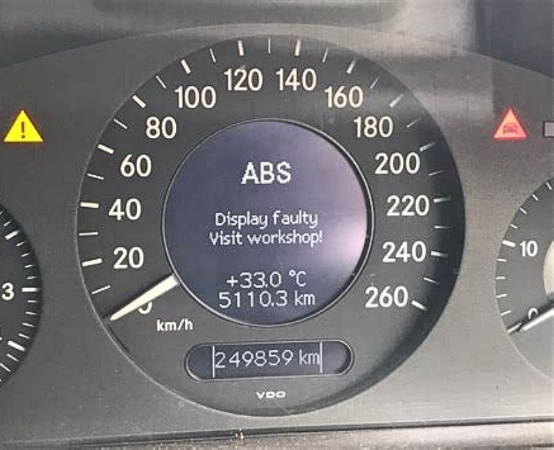 Xe báo lỗi abs có nguy hiểm không? Nguyên nhân, cách xóa lỗi 12 Cảnh báo “ABS/ESP malfunction – visit workshop” xuất hiện trên màn hình táp-lô
