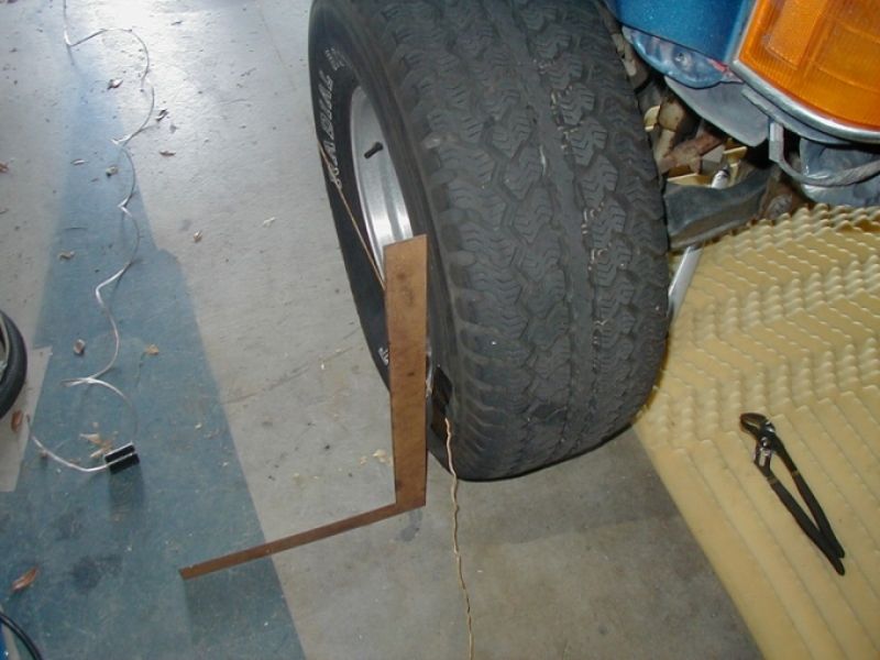 Độ chụm bánh xe là gì? Cách đo và cân chỉnh đúng kỹ thuật 3 Áp dụng thước vuông để kiểm tra độ chụm đơn giản