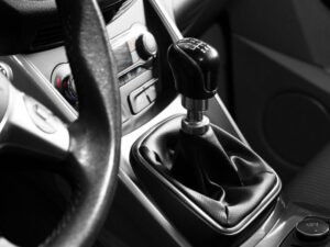 Cách chạy xe số sàn không bị tắt máy