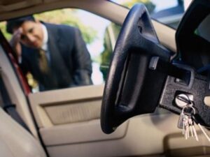 Cách mở khóa xe ô tô