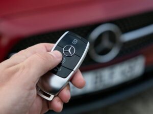 Chìa khóa ô tô hết pin