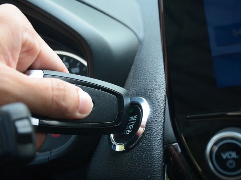 5 cách xử lý, khắc phục khi chìa khóa ô tô hết pin 1 Dấu hiệu nhận biết chìa khóa xe ô tô sắp hết pin