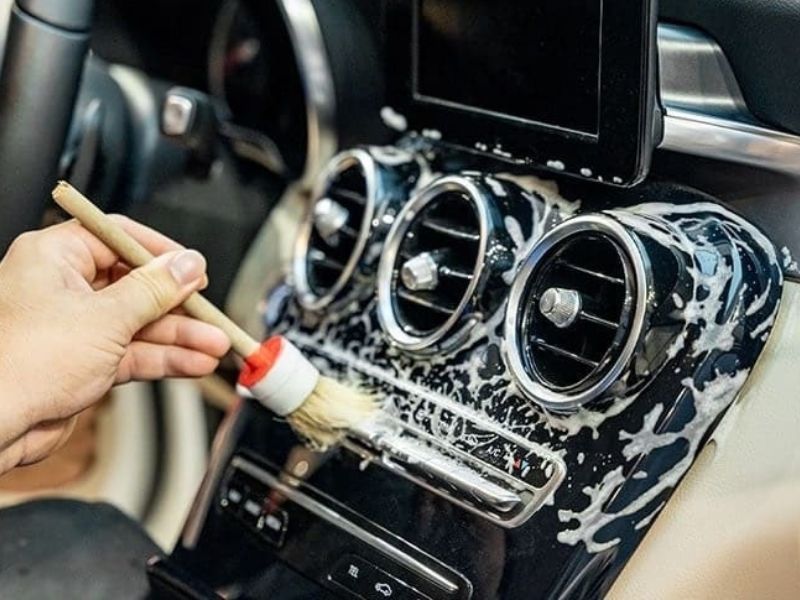 12 mẹo chống chuột xe ô tô hiệu quả nhanh chóng mà đơn giản 5 Dọn vệ sinh khoang máy và nội thất thường xuyên