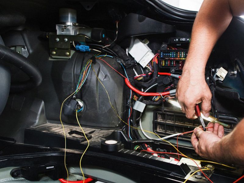 Cách khắc phục xe bị ngập nước hiệu quả, tiết kiệm chi phí 4 Kiểm tra hệ thống điện để tránh các lỗi tiềm ẩn khó xử lý
