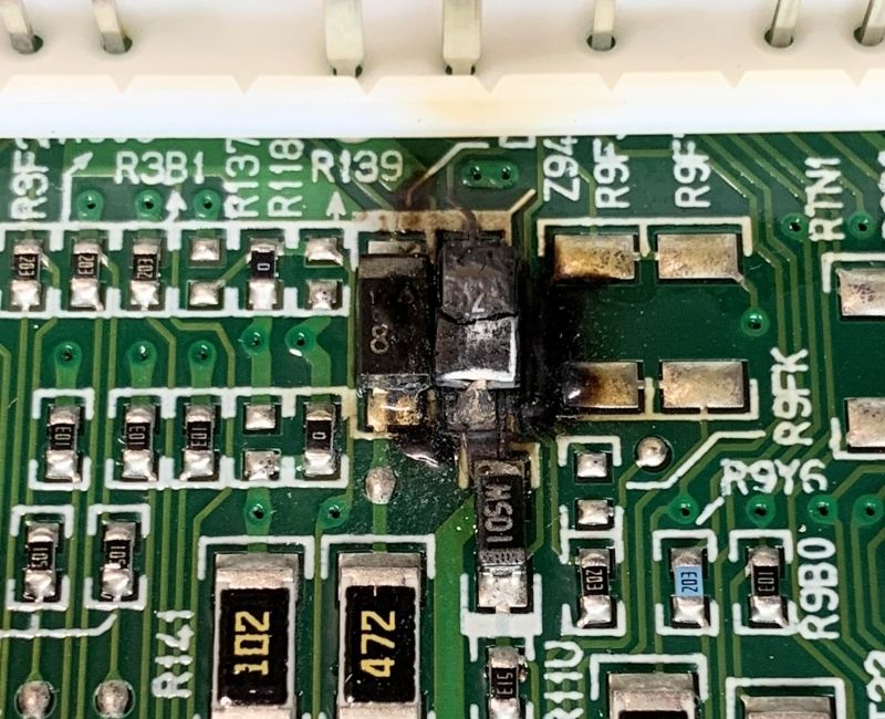 Xe báo lỗi abs có nguy hiểm không? Nguyên nhân, cách xóa lỗi 8 Mô-đun điều khiển ABS/ECU lỗi, cháy