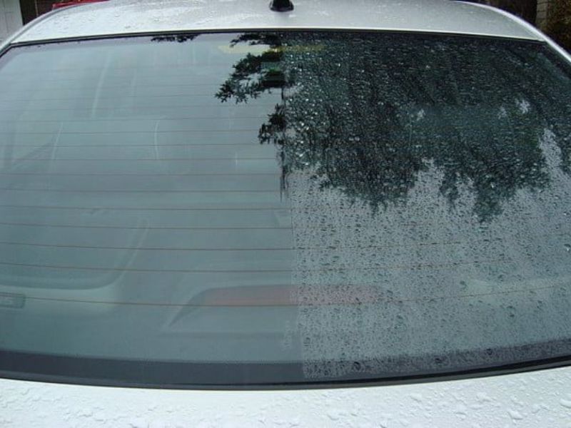 Có nên phủ nano kính ô tô? Lợi ích, chi phí và lưu ý quan trọng 2 Phủ nano kính giúp tăng khả năng chống nước và bụi bẩn