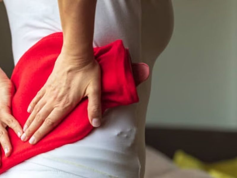 15+ mẹo chống đau lưng khi lái xe ô tô đường dài hiệu quả 5 Chườm ấm giúp làm dịu vùng lưng nhức mỏi hiệu quả