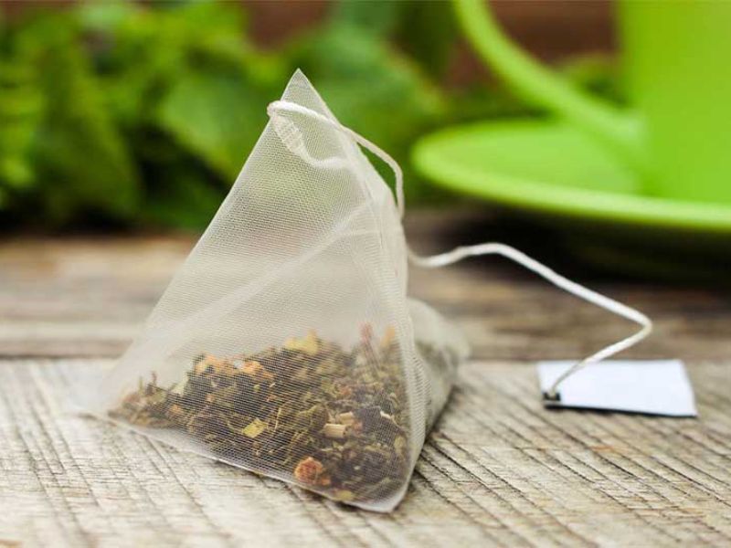 16+ cách khử mùi sầu riêng trên xe ô tô nhanh chóng, hiệu quả 5 Tận dụng túi trà khô đã qua sử dụng để hút mùi trên xe