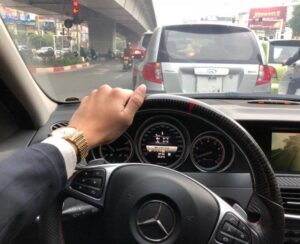 Vô lăng trợ lực điện bị nặng