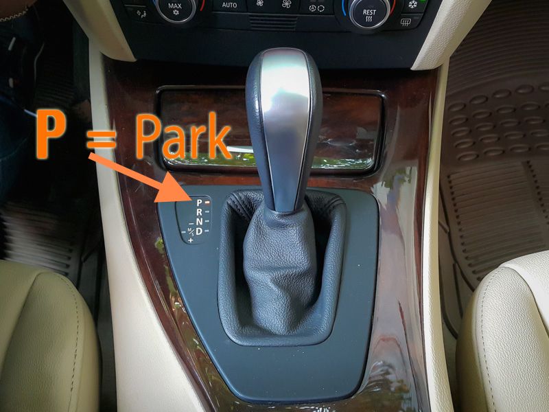 16 dấu hiệu lỗi hộp số tự động và cách xử lý an toàn 3 Xe bị trôi khi về số P (Parking) khi bị lỗi hộp số tự động