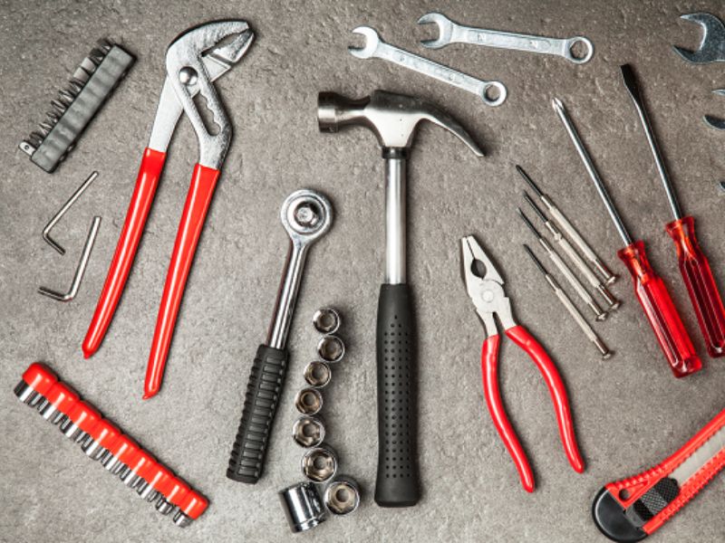 Cách thay dầu hộp số xe ô tô đúng, chuẩn kỹ thuật tại nhà 1 Chuẩn bị vật tư và dụng cụ để thay dầu