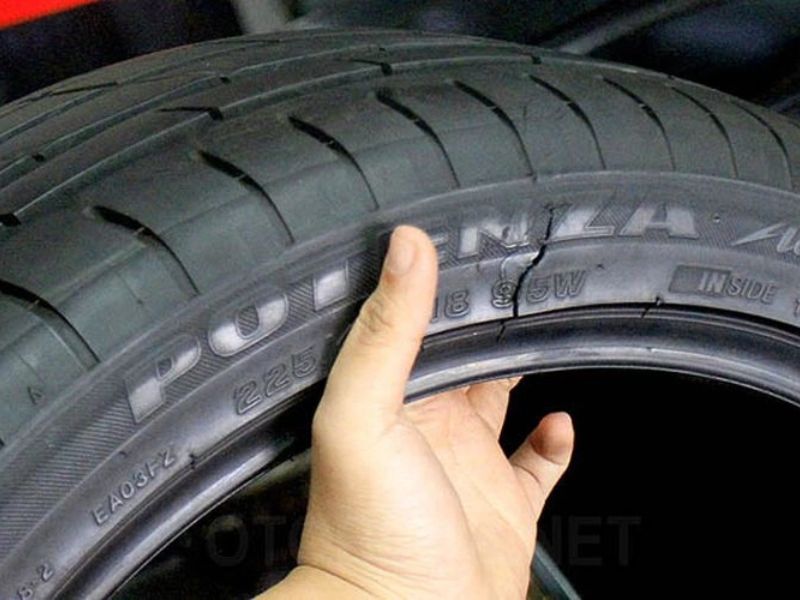 Cách thay lốp dự phòng đúng cách, đơn giản và nhanh chóng 8 Trường hợp nào cần thay lốp dự phòng cho ô tô