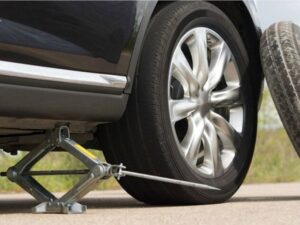 Cách thay lốp dự phòng