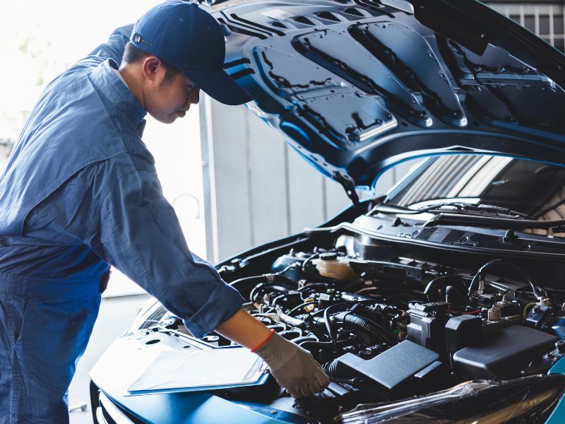 Xe ô tô bị nóng máy có mùi khét do đâu? Cách khắc phục triệt để 8 Đưa xe đến gara để được kiểm tra và xử lý tình trạng nóng máy triệt để