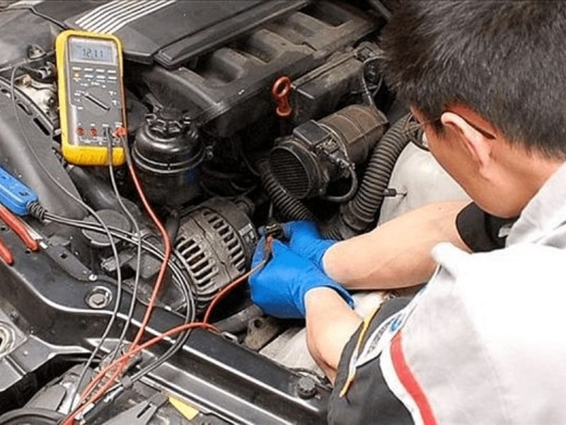 18 nguyên nhân & cách xử lý khi xe ô tô bị hụt ga chết máy triệt để 10 Kiểm tra máy phát điện nếu xe gặp tình trạng chết máy