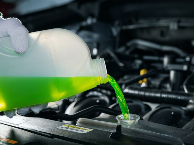 Cách kiểm tra nước làm mát ô tô đơn giản, dễ làm chỉ 1 phút 2 Nước làm mát màu xanh lá (IAT)
