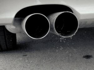 Nước vào ống xả ô tô