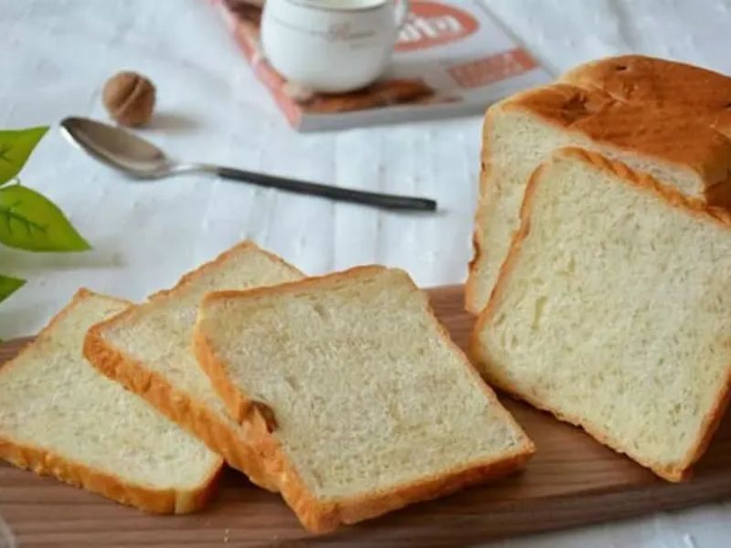 Ăn uống hợp lý trước chuyến đi là một cách tránh bị nôn khi đi ô tô
