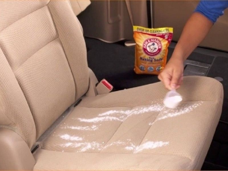 Dùng baking soda để khử mùi và hút ẩm