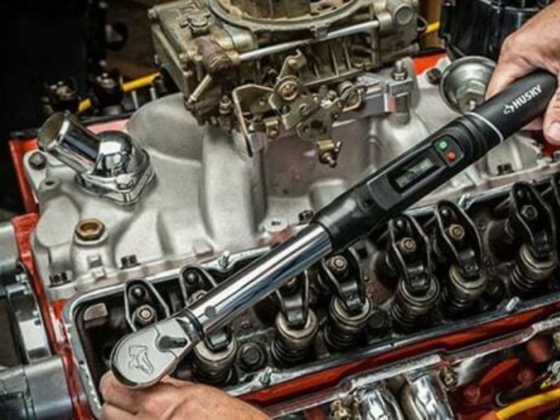 Cách kiểm tra cảm biến kích nổ ô tô chính xác và đơn giản 7 Lắp đúng vị trí và siết đúng lực