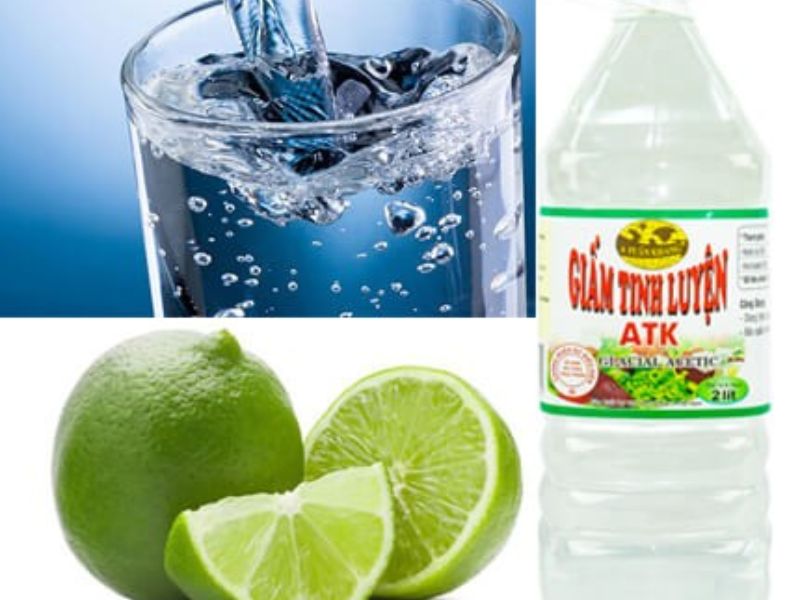 Pha dung dịch giấm trắng và nước lau sạch vùng có mùi