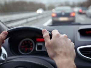 Cách căn đường khi lái xe ô tô