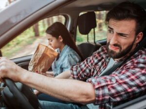 Cách khử mùi nôn trên xe ô tô