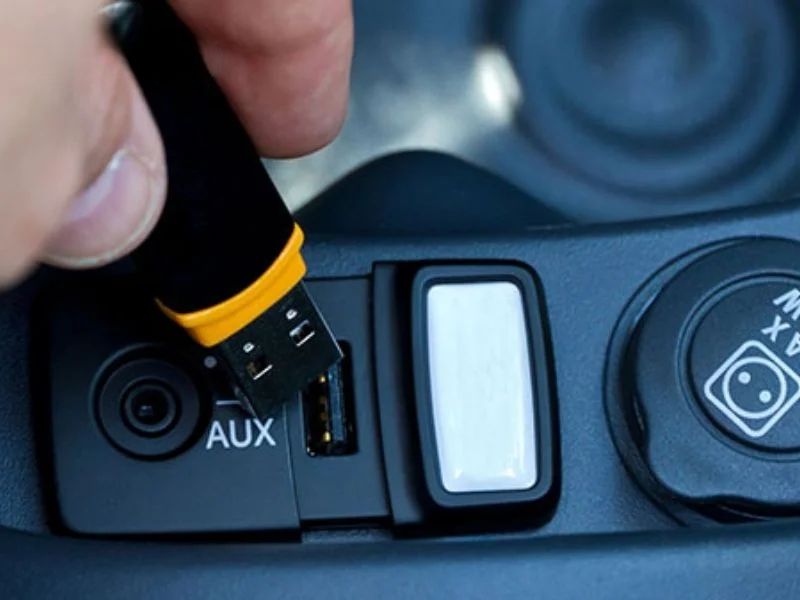 Hướng dẫn cách sử dụng usb trên xe ô tô để nghe nhạc cực đã 3 cách sử dụng usb trên xe ô tô