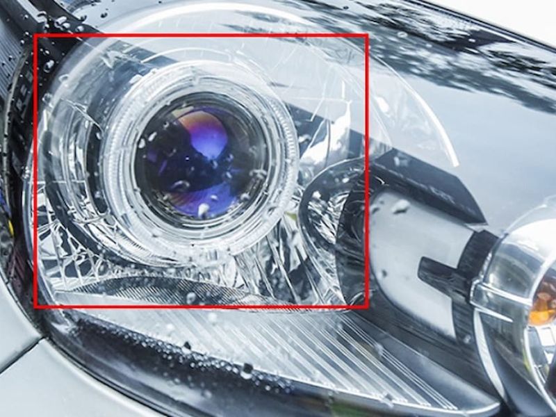 Cách phân biệt đèn pha và đèn cốt giúp bạn sử dụng đúng 1 Đèn pha hay còn gọi là chiếu xa, phát ra ánh sáng mạnh với tầm chiếu khoảng 100–150m