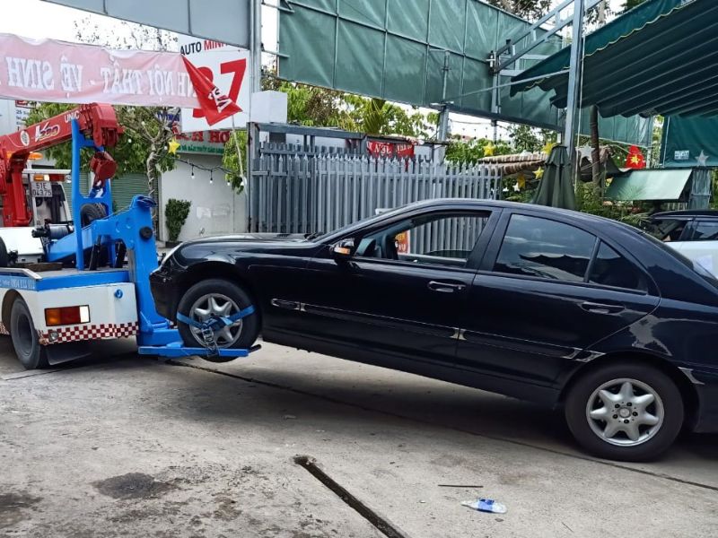 10 cách mở khóa cửa ô tô khi mất chìa hoặc quên chìa bên trong 3 Liên hệ dịch vụ cứu hộ ô tô chuyên nghiệp