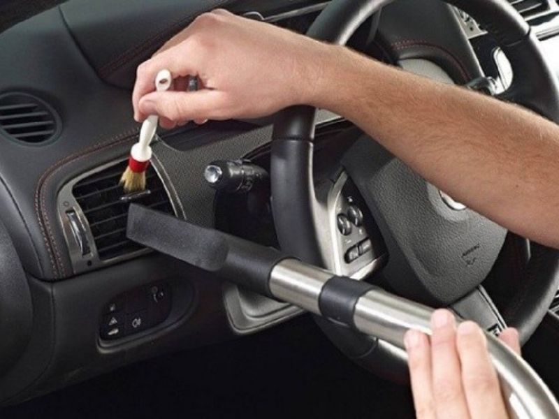 Sau mỗi 10.000–15.000 km, nên vệ sinh máy lạnh ô tô để duy trì hiệu quả làm mát