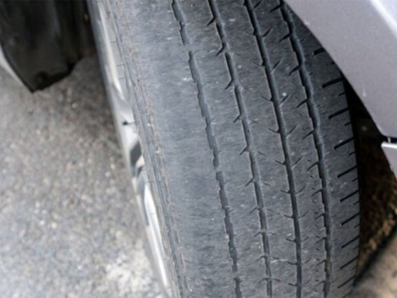 Xe bị lệch hướng hoặc tự rẽ