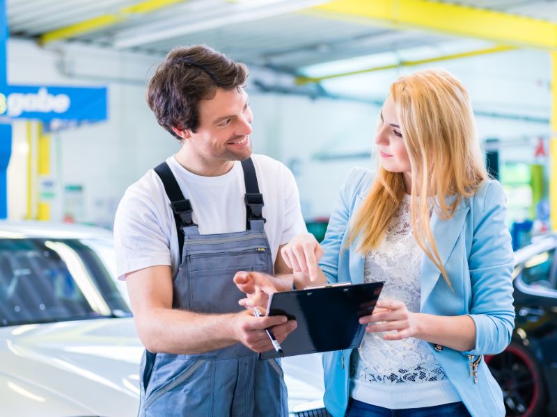 Bảo dưỡng 60000km: Các mục cần kiểm tra, chi phí & gara uy tín 8 Bàn giao xe và hướng dẫn khách cách bảo dưỡng cho xe chạy êm, bền bỉ