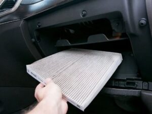 cách vệ sinh lọc gió điều hòa ô tô