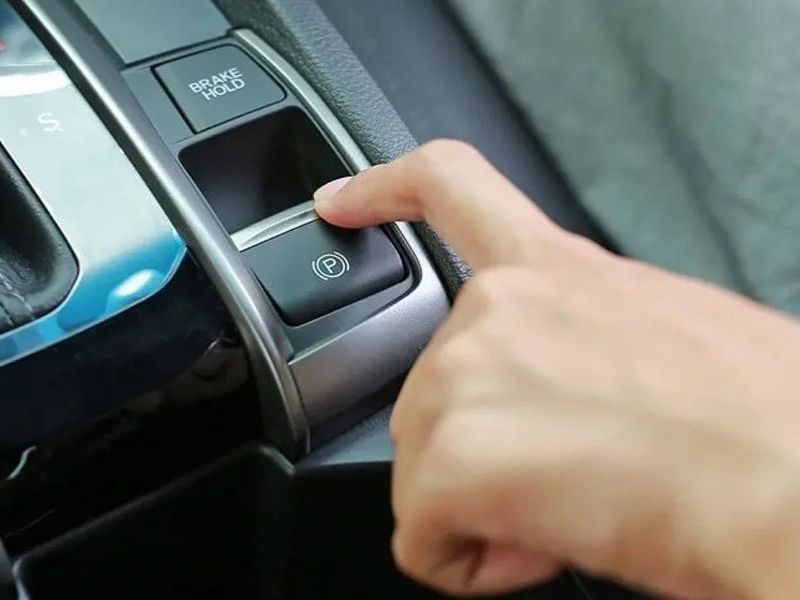 Cách sử dụng phanh tay ô tô chuẩn và an toàn cho lái mới 1 cách sử dụng phanh tay ô tô