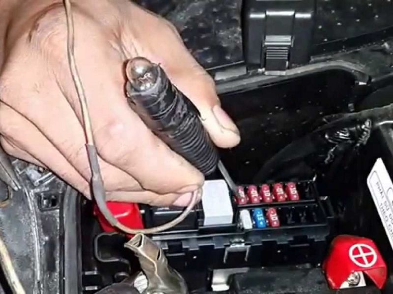 Địa chỉ sửa điện xe ô tô uy tín, chuyên nghiệp tại Hà Nội 7 Khi cầu chì bị hỏng, các thiết bị điện như hệ thống đèn sẽ ngừng hoạt động