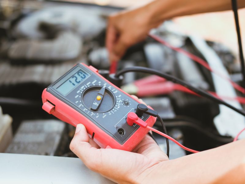 Hạng mục bảo dưỡng xe ô tô 20000km, chi phí và địa chỉ uy tín 10 Kiểm tra hệ thống điện ô tô