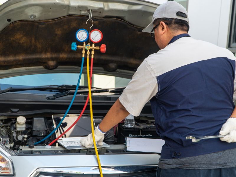 Các hạng mục bảo dưỡng 15000km: Quy trình chi tiết và chi phí 6 Kiểm tra hệ thống làm mát để phát hiện sớm hỏng hóc, hạn chế tình trạng quá nhiệt