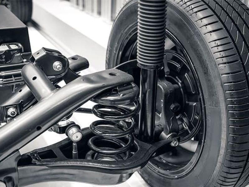 15 hạng mục bảo dưỡng 80000km quan trọng cần chú ý 6 Kiểm tra hệ thống treo, giảm xóc ô tô