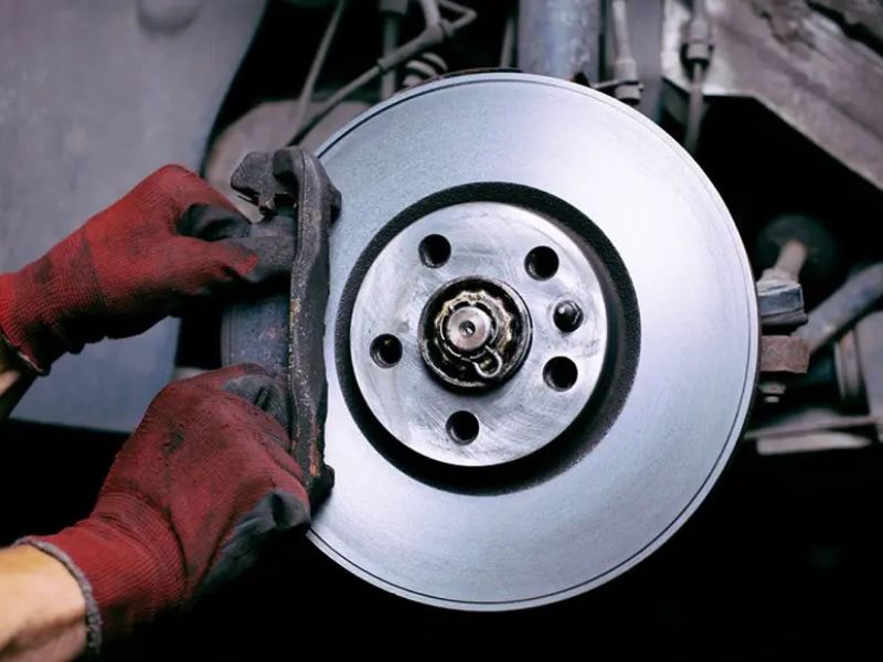 Cách sử dụng phanh tay ô tô chuẩn và an toàn cho lái mới 6 cách sử dụng phanh tay ô tô